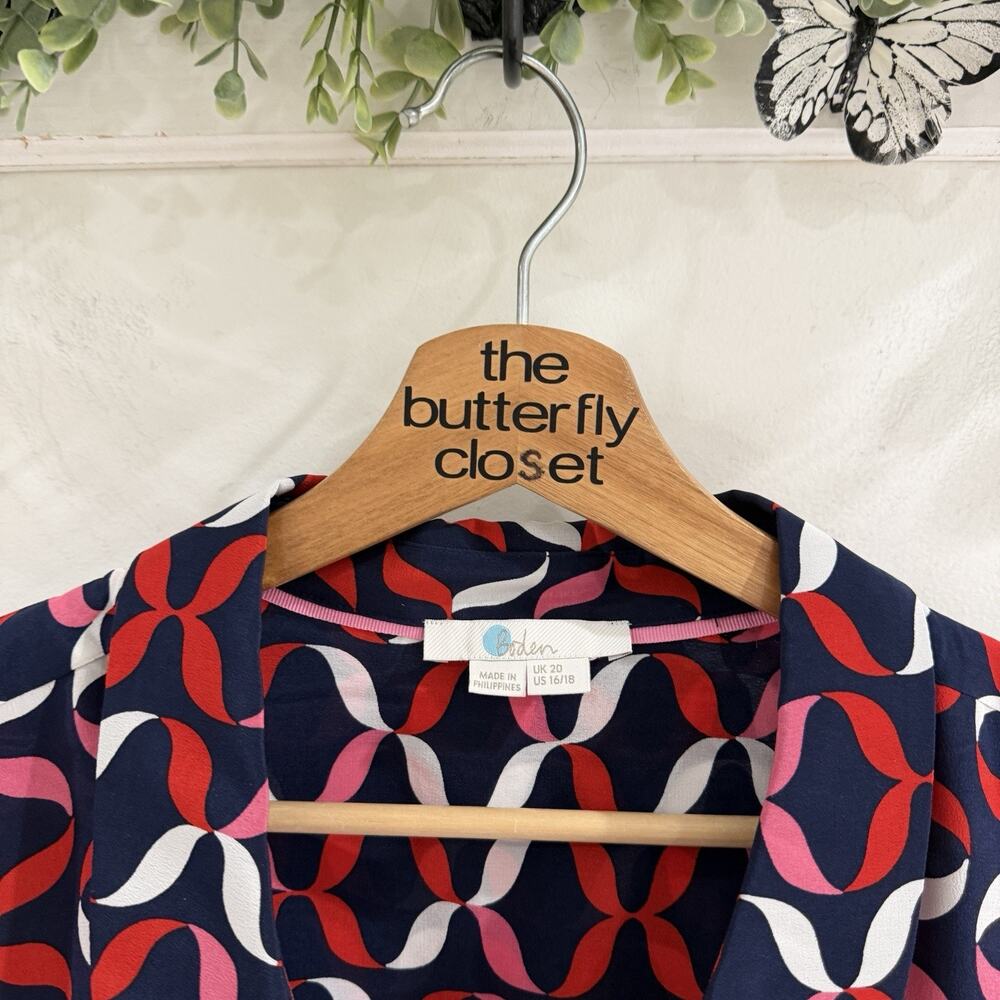 Boden Navy Red White Silk Button Down Geometric Blouse Size 16/18 KD - Picture 4 of 4
